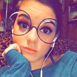 Meet your Posher, Steffany